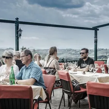 Taverna & Wine Jeruzalem בית הארחה